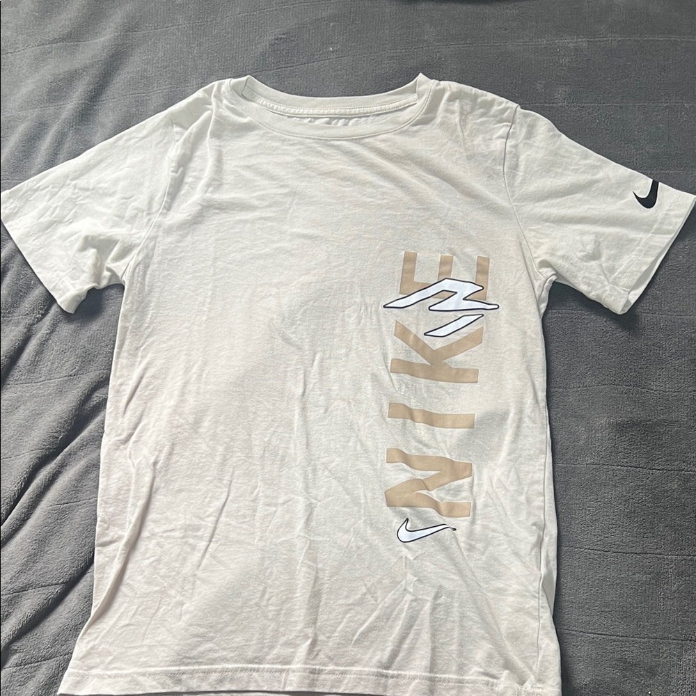 Nike Men's Cream T-Shirt with Gold Accents